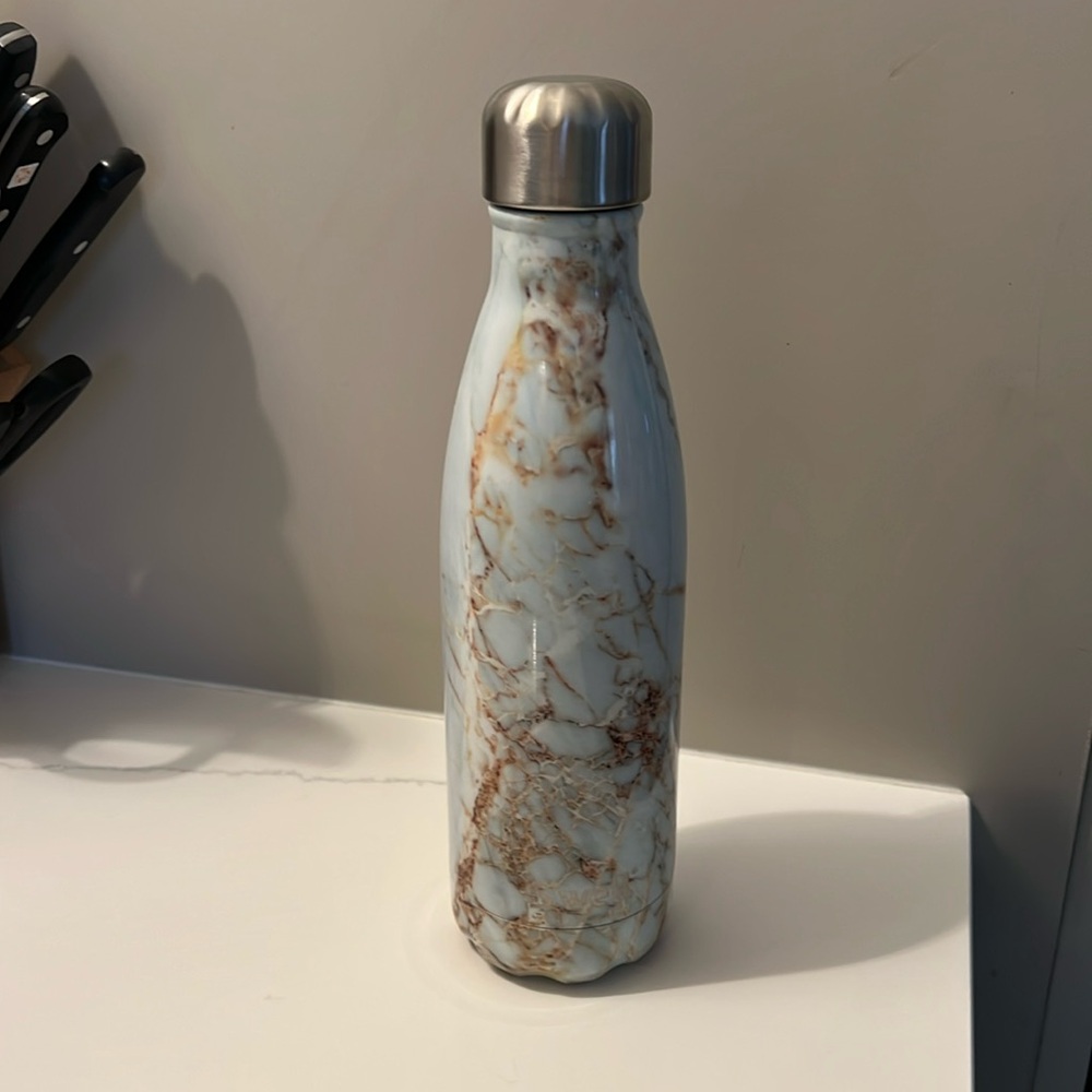 Swell water bottle EUC